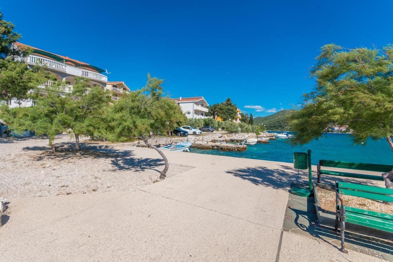 Apartmani Bonaca - 10M To The Sea Grebaštica Exterior foto